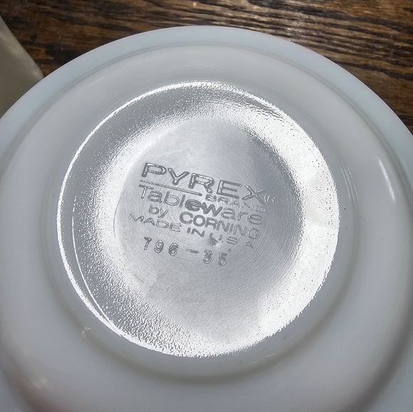 Vintage Pyrex mug and saucer laurel leaf pattern bluegrass color - Picture 5 of 5